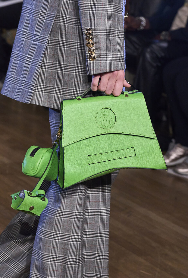 خزانتك لن تكتمل إلا بموضة الحقائب الخضراء