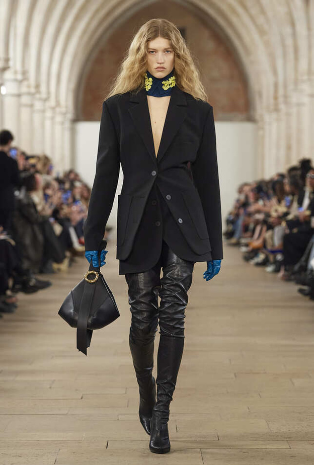 إطلالة من Lanvin