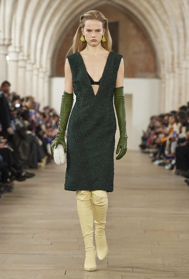 إطلالة من Lanvin