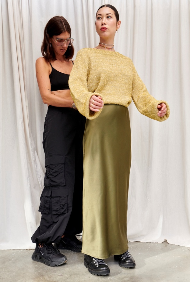 نصائح المصممة Lucy Aylen مؤسسة "Never Fully Dressed" عبر "هي" لإطلالات مثالية في الصيف خصوصًا أثناء السفر 