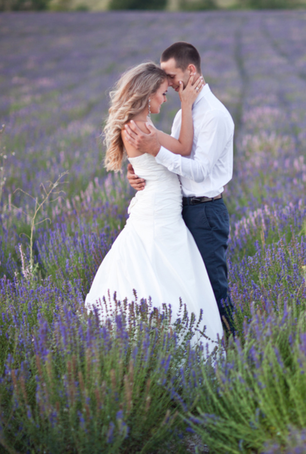 ثيم زفافك الخريفي بزينة اللافندر لأجواء مفعمة بالهدوء والرومانسية