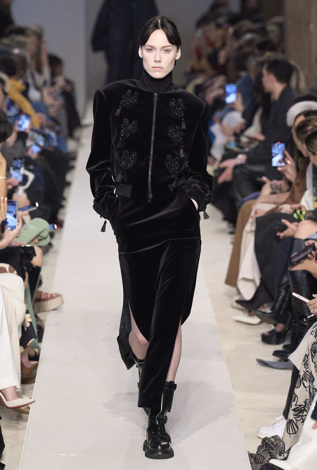 صيحة المخمل مع التطريز عنوان للأناقة والرقي