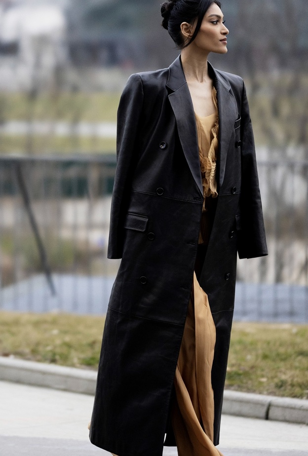 المعطف الذي لا غنى عنه في خزانة ملابسك لخريف وشتاء 2023