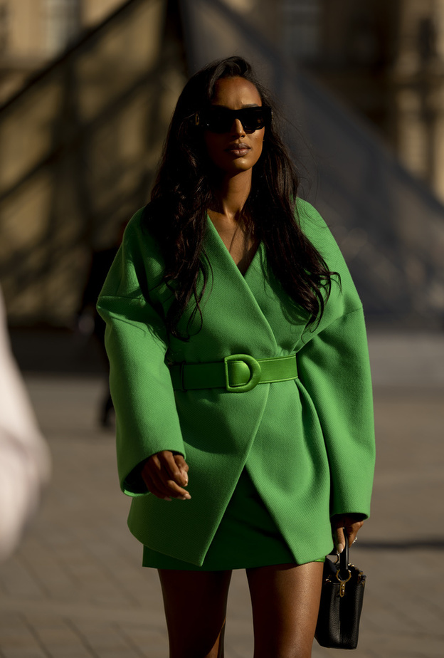 اللّون الأخضر يليق بالسمراء جداً