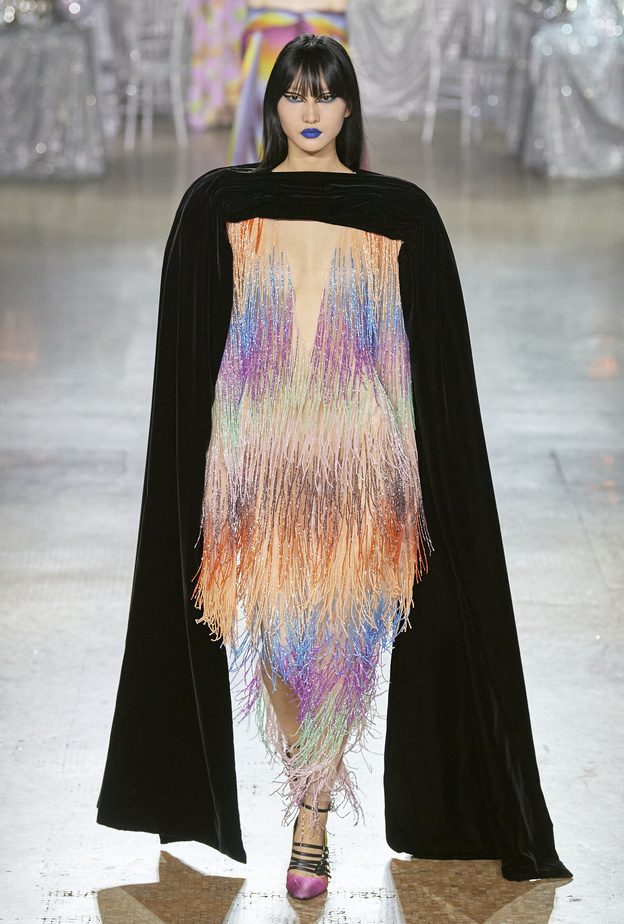 فساتين قصيرة مع الشراريب الملونة