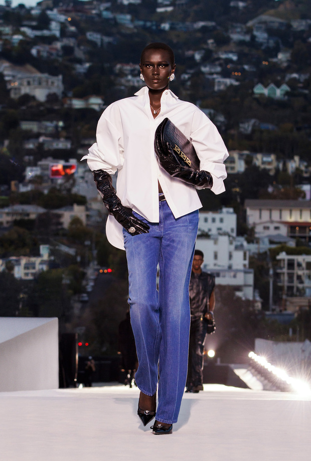 حقائق عن القميص الأبيض تجعله القطعة الأهم في الموضة