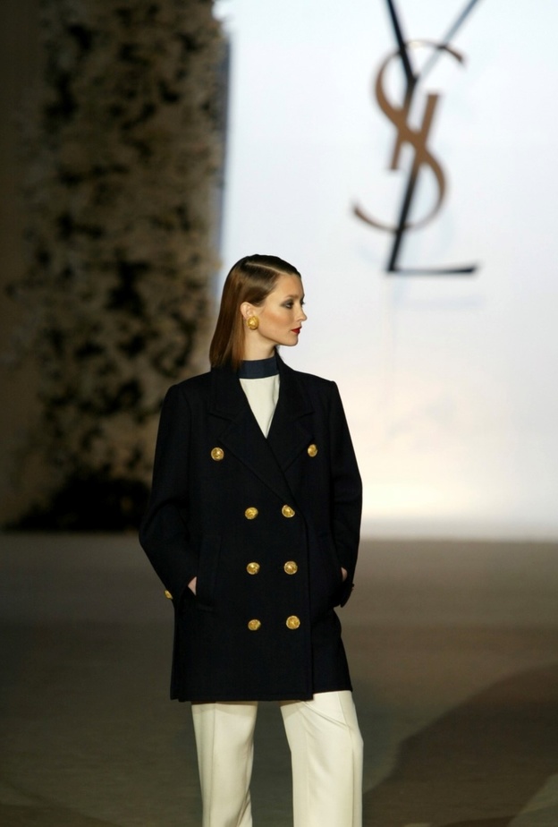 ايڤ سان لوران من مؤسسي الحداثة في الموضة