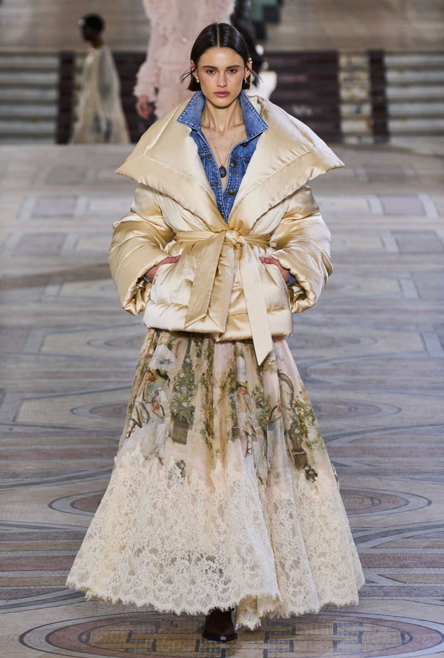 موديلات تنانير دانتيل موضة خريف وشتاء 2023