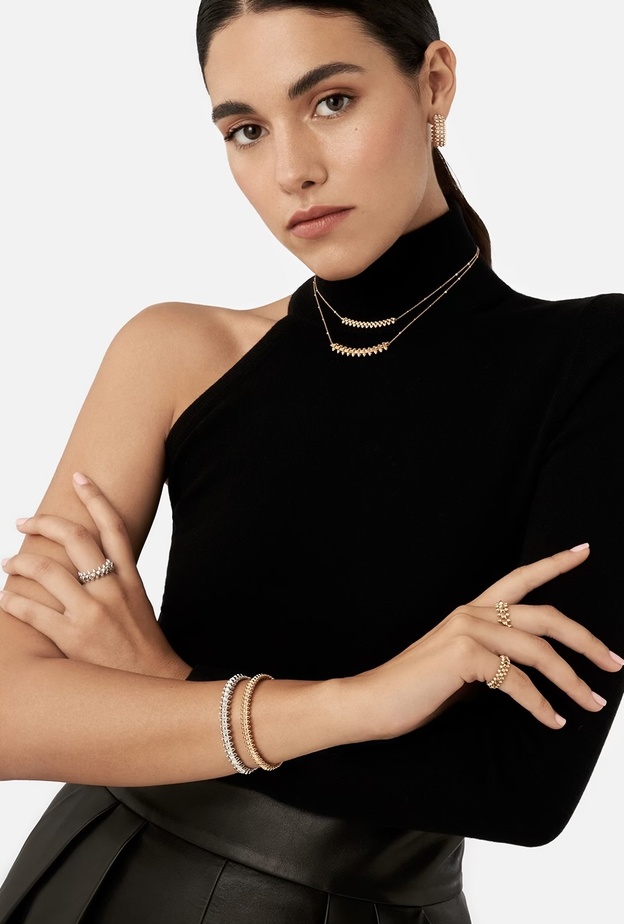 أحدث أساور الذهب الناعمة لإطلالة مواكبة للموضة