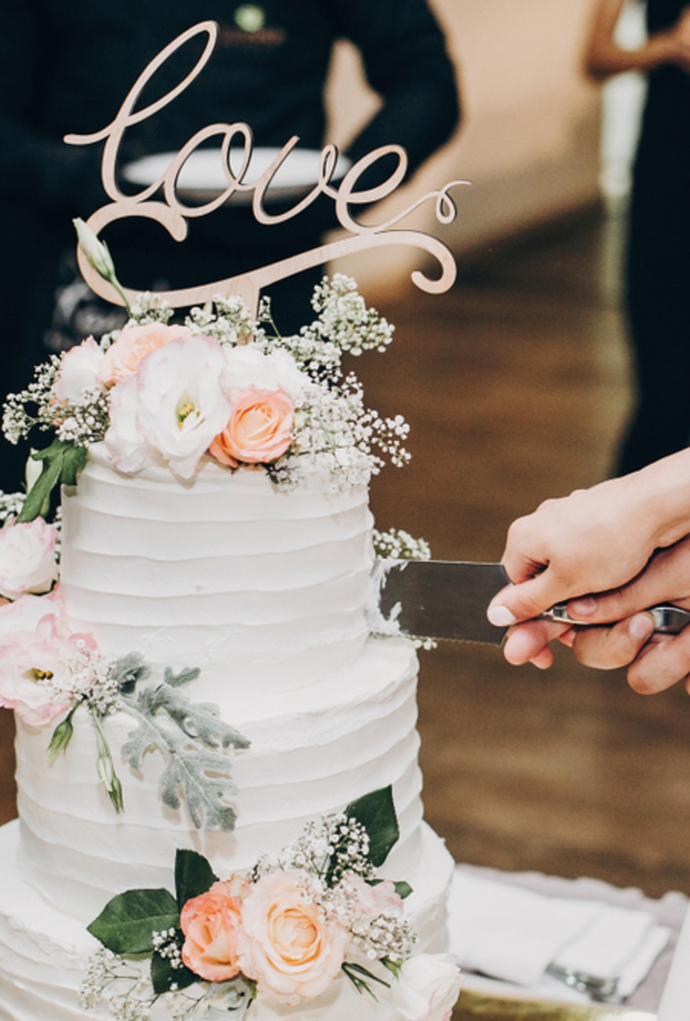 دليل كامل يسهّل على العروس اختيار نكهة كيكة زفافك