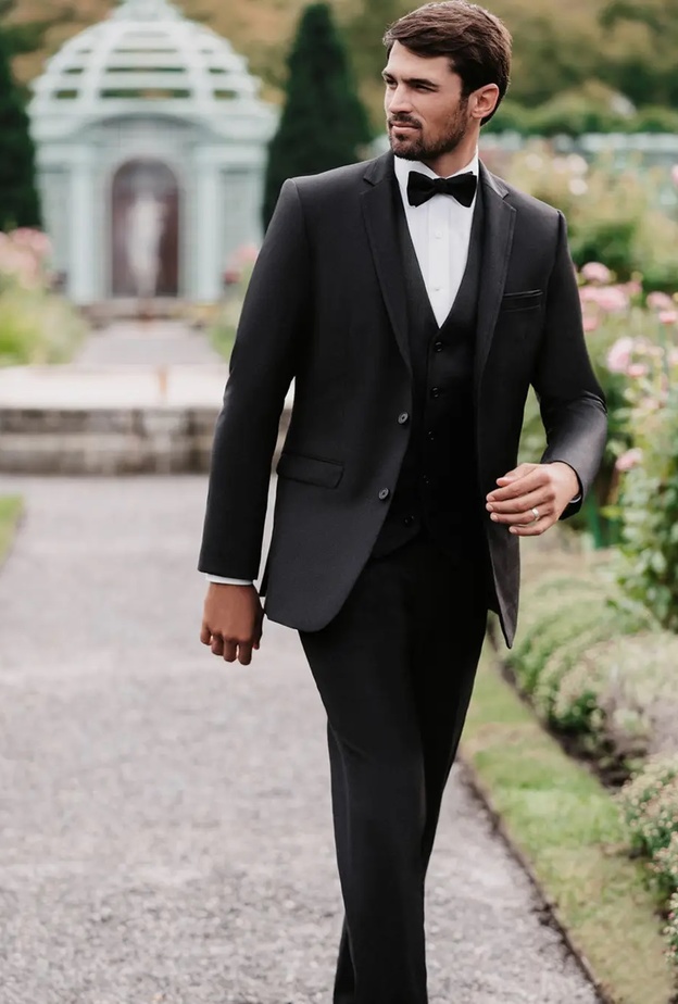 إكسسوارات أنيقة للعريس لا غنى عنها لإطلالة جذابة