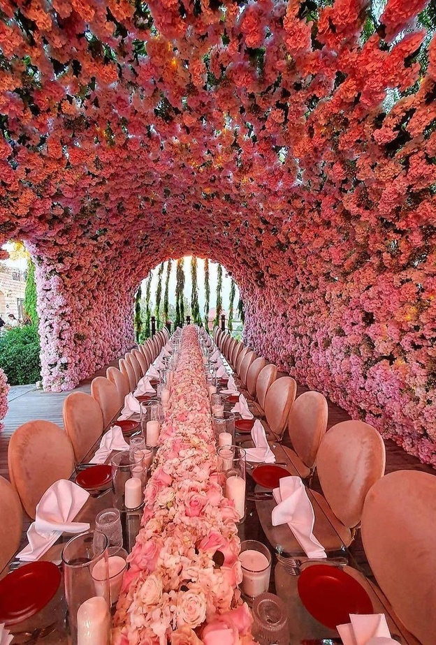 ثيم الزفاف باللون الزهري موضة  أعراس الموسم