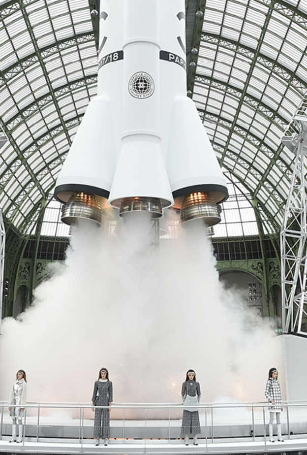 الأحذية الرياضية تسير نحو المستقبل بخطوات أنيقة ومريحة