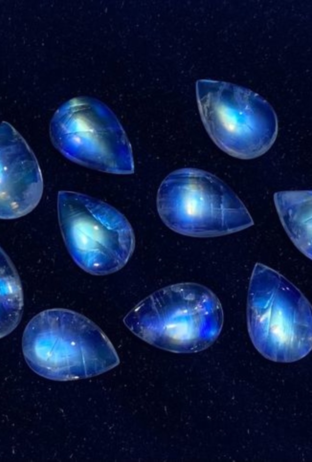 أحجار القمر الزرقاء