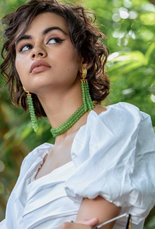 أقراط أذن متدلية مرصعة بالزبرجد من فالير Valére 