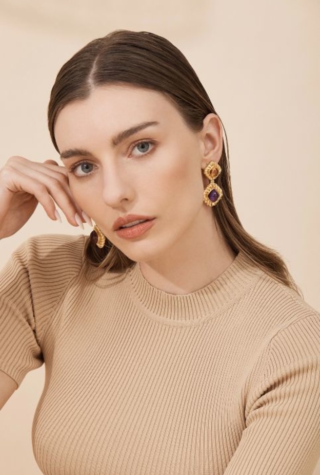 أقراط مرصعة بالسترين من فالير Valére