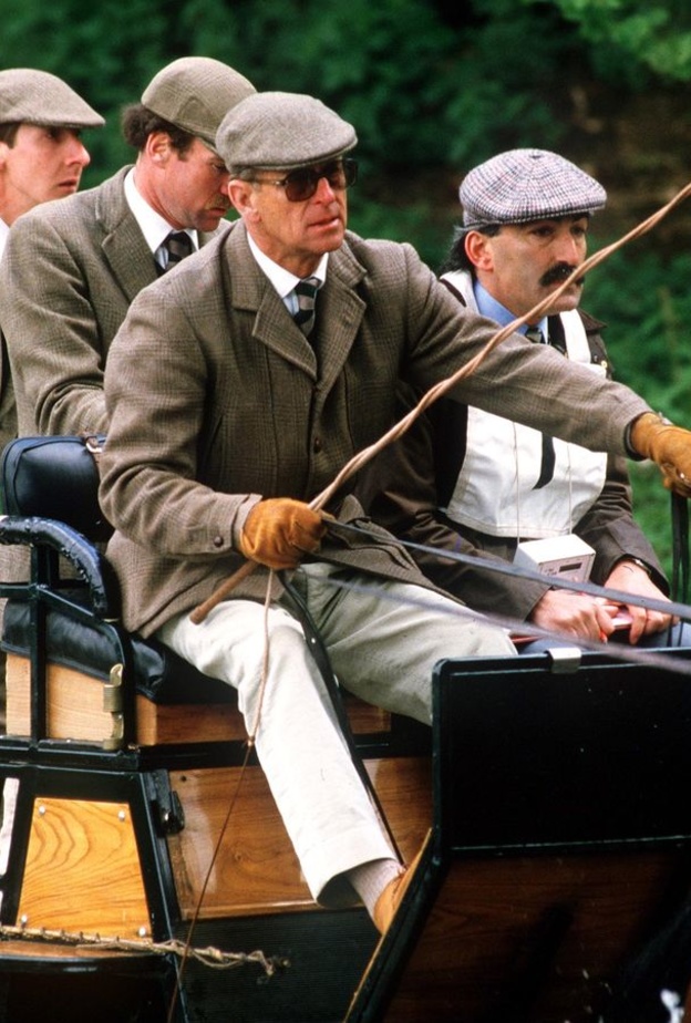 إصابة الأمير فيليب Prince Philip في الظهر