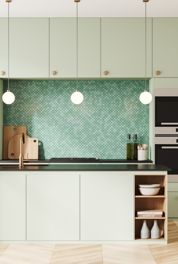 اجمعي بين الدرجات الفاتحة للأخضر لتتماشى مع اللون الأبيض للجدران