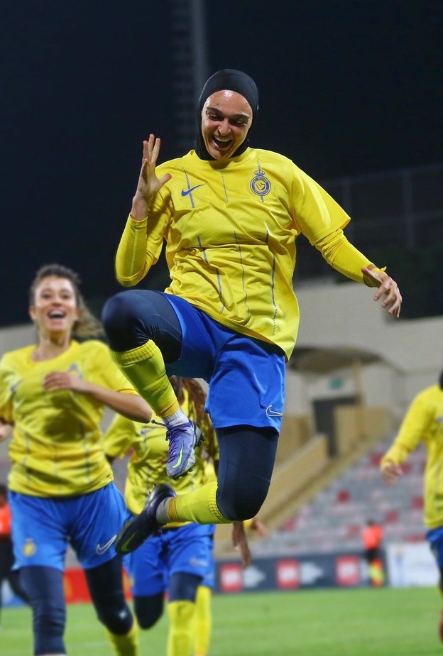 عادت من الاعتزال لتحقق أحلامها في الملاعب السعودية.. قصة ملهمة للاعبة النصر السعودي لينا بوساحة