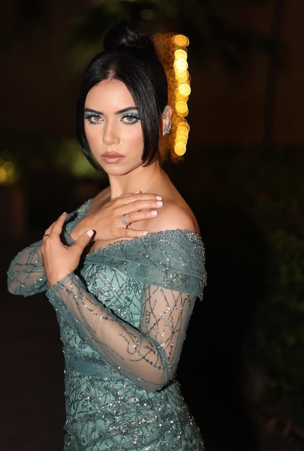 أساليب جمالية للصبايا إعتمديها مع الفستان الأخضر إحتفالا باليوم الوطني السعودي ..تابعي الخطوات