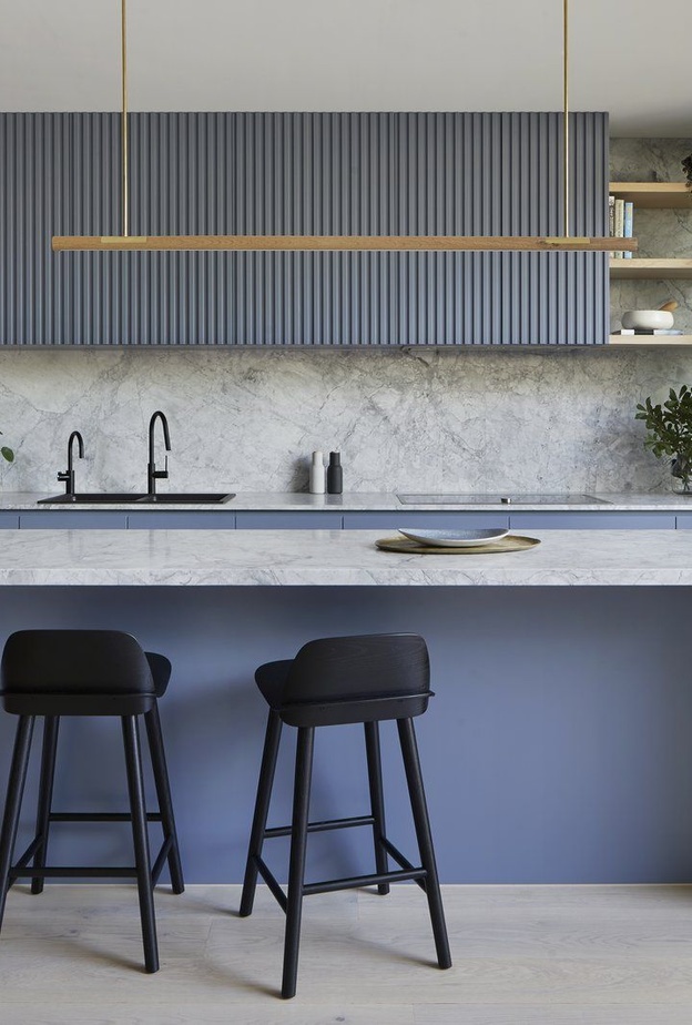 الأسود الجذاب في تصميم كراسي المطبخ العالية