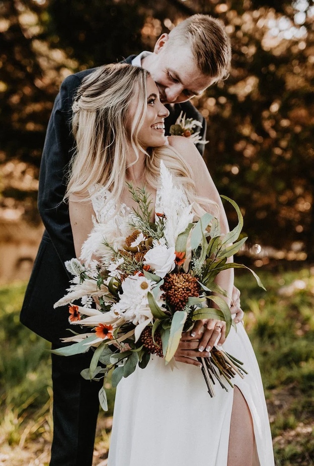 باقة الزفاف للعروس في الخريف