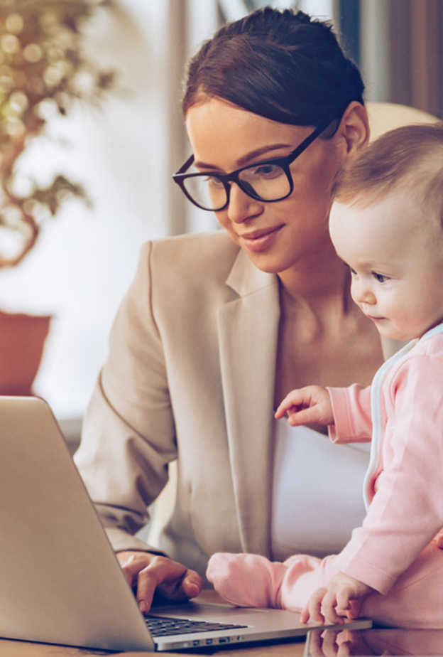 ما بين العمل والمنزل... نصائح لتنظيم وقت الأم العاملة