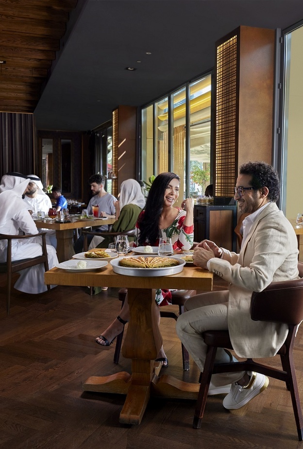 أحمد حلمي ومنى زكي في أبوظبي.. أيَ تجارب طعام فاخرة اختارا