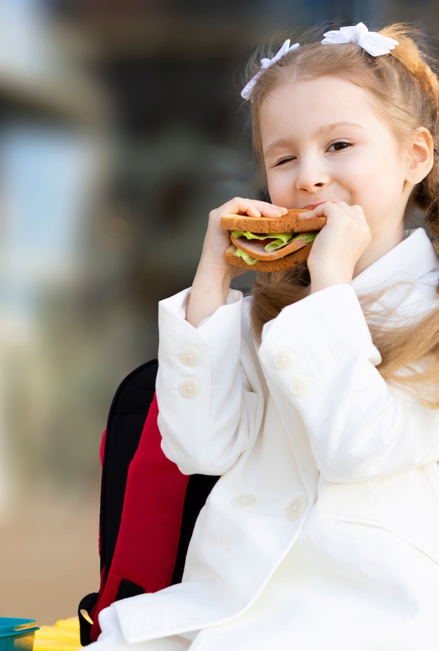 تناول الأطعمة الصحية والغذاء الصحي يقي الأطفال من الإصابة بالإنفلونزا مع العودة للمدارس