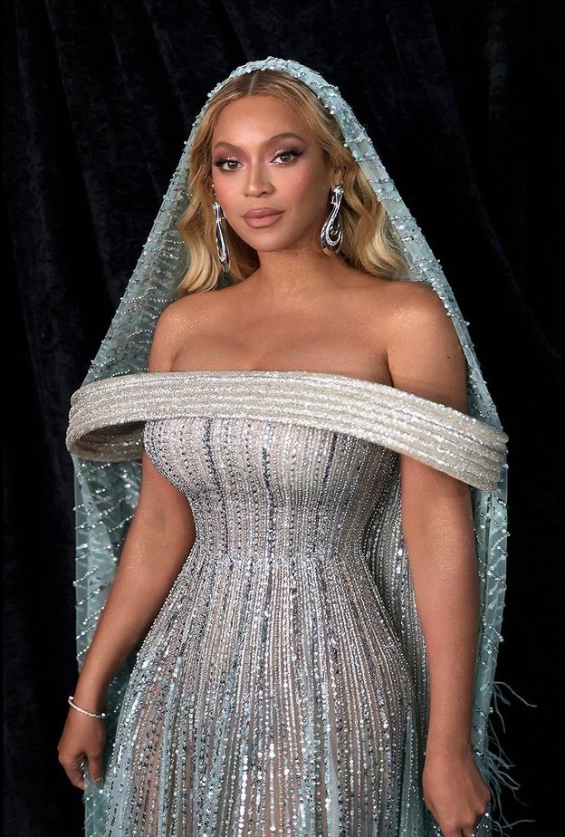 تيفاني أند كو Tiffany & Co زينت إطلالات مجوهرات Selena Gomez وBeyoncé بتصاميم جدا مختلفة.. أيهم أقرب إلى شخصيتكِ؟