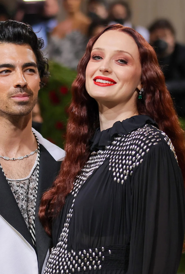 جو جوناس وصوفي تيرنر