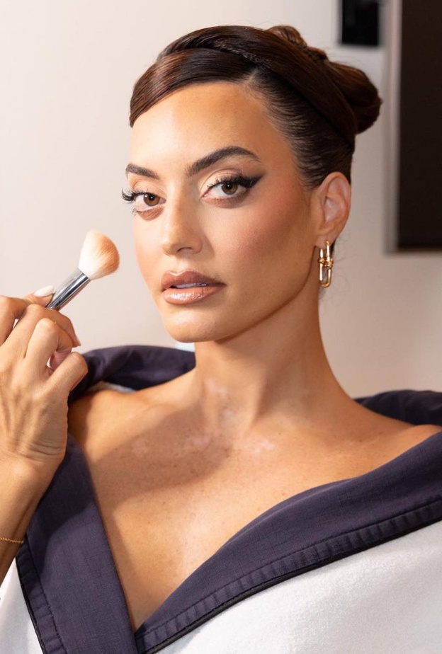 مكياج المناسبات للعيون الكبيرة لا تبطل موضته على خطى كارن وزان