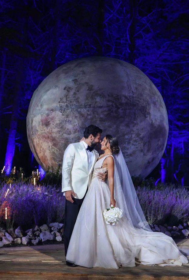 زفاف تحت ضوء القمر
