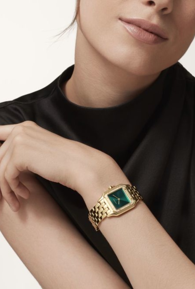 ساعات يد نسائية باللون الأخضر لتعكسي أجواء اليوم الوطني السعودي