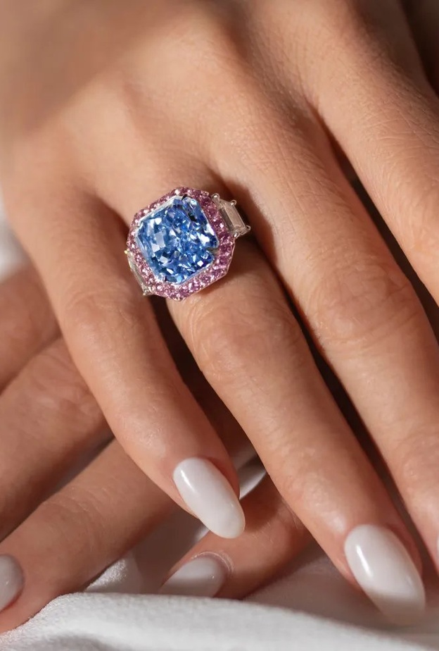 دار سوذبيز تكشف عن ماسة The Infinite Blue الزرقاء الاستثنائية