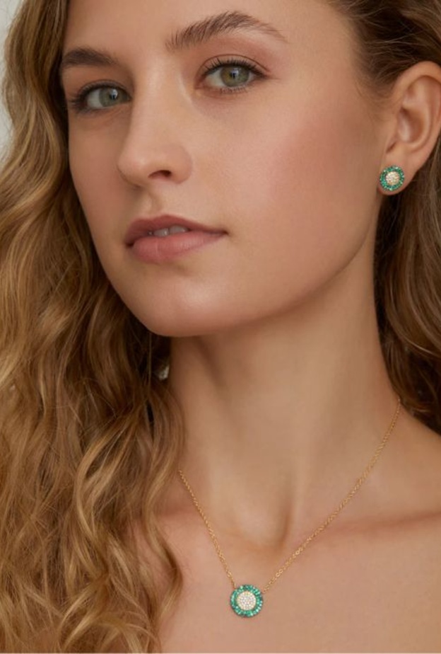 طقم مرصع بالزمرد من جايمي وولف Jamie Wolf