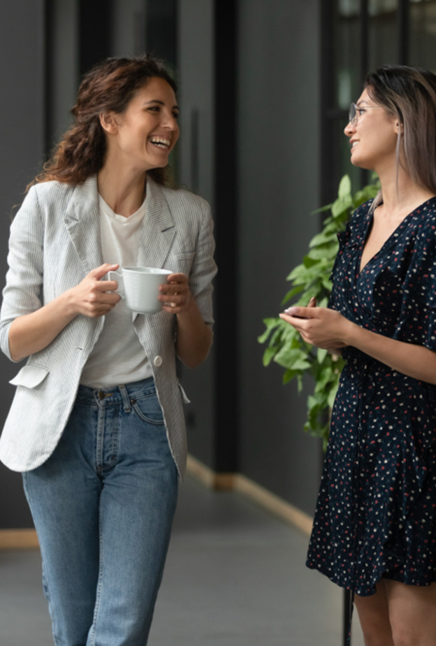 عززي انطباعك الأول عن طريق التواصل مع زملائك الجدد