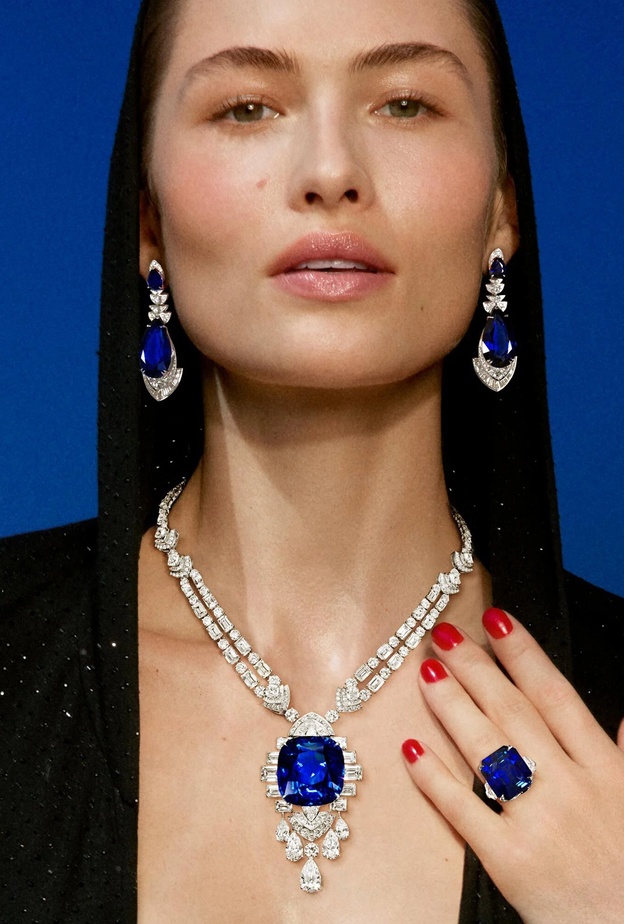 فخامة الياقوت الأزرق في مجوهرات غراف