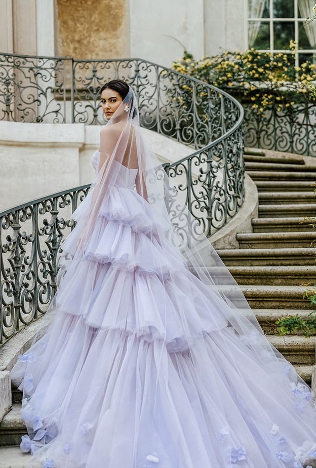 فساتين زفاف بطبقات متعددة@annebarge
