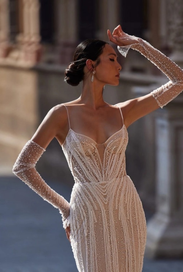 فساتين زفاف مع أحجار اللؤلؤ@julievino