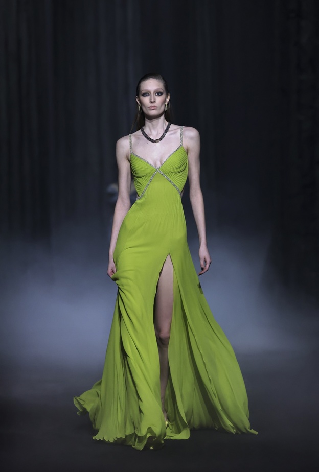 فستان باللون الأخضر من جورج حبيقة