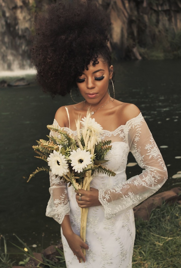 فستان زفاف من وحي حقبة التسعينات