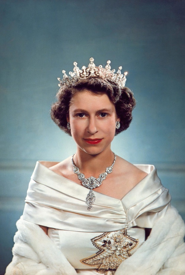 في الذكرى السنوية الأولى لوفاتها.... أشهر الأماكن التي سميت تيمنا باسم إليزابيث الثانية