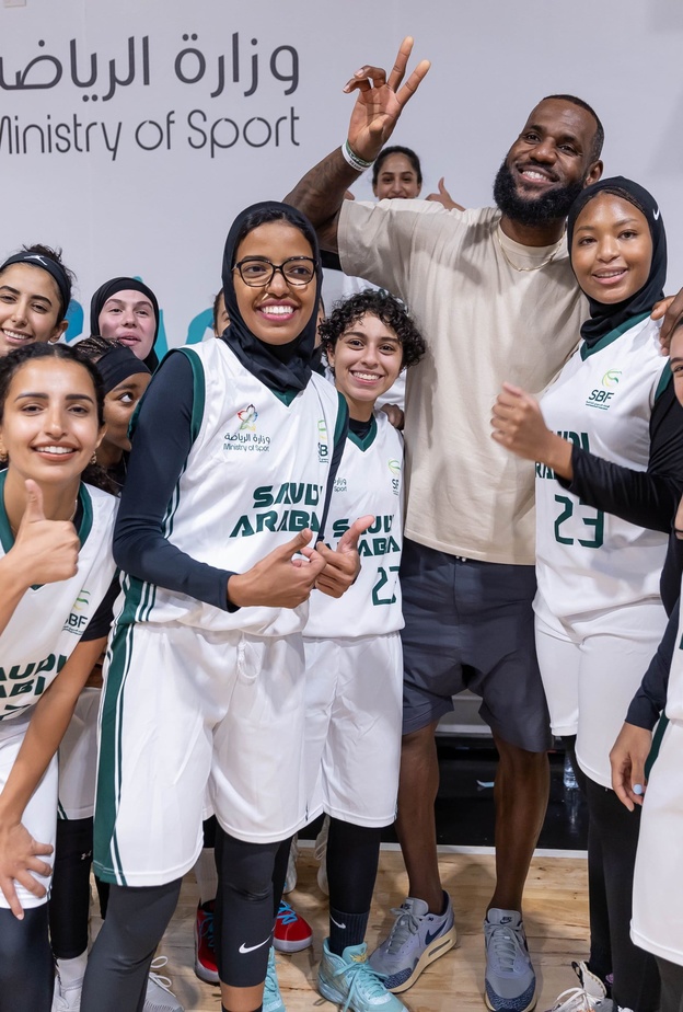 نجم كرة السلة العالمي وNBA في المملكة