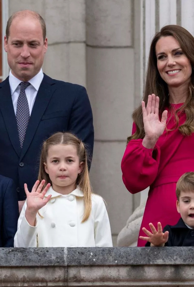 ما السبب الذي يجعل أطفال أمير وأميرة ويلز الثلاثة يذهبون إلى المدرسة في أيام السبت؟