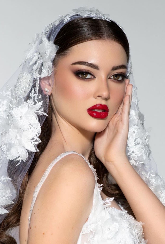 5 تكنيكات مختلفة لـ "آيلاينر" مثالي لعروس 2023 مع خبيرة التجميل السعودية "ساره محمد"