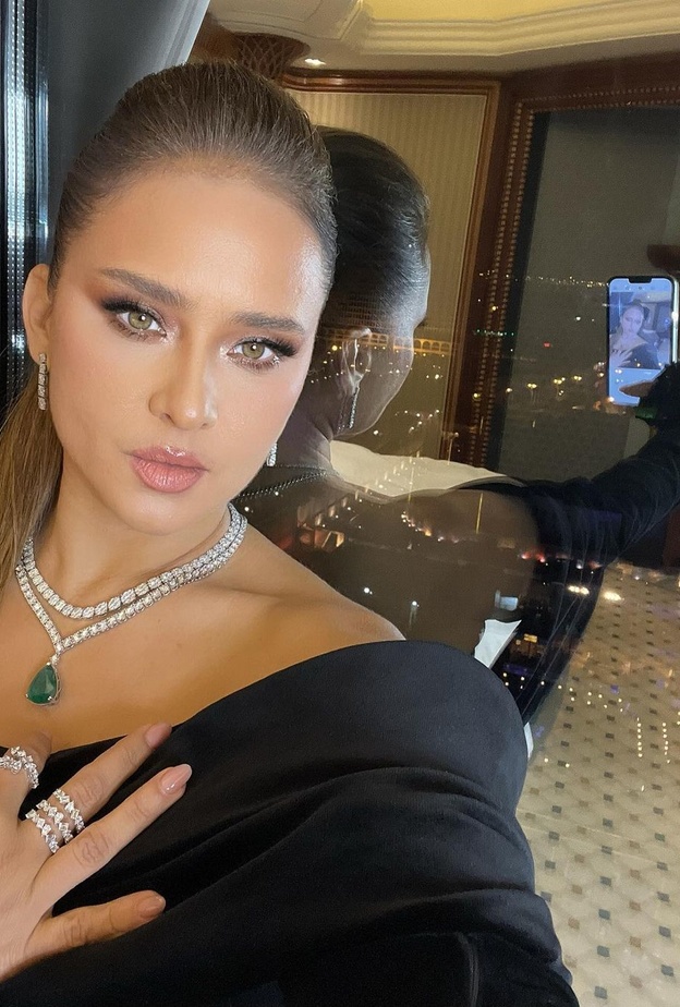 ما هي قطعة المجوهرات التي لا تستغنى عنها نيللي كريم بطلة فيلم "فوي فوي فوي"؟