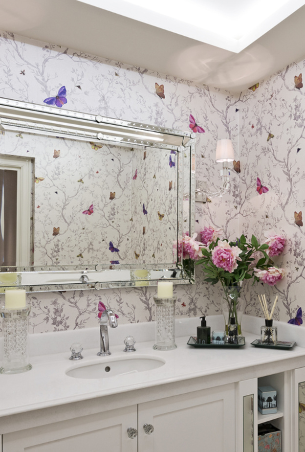 لمساحة أكثر جاذبية وتميز.. 10 أفكار عصرية لورق حائط الحمام