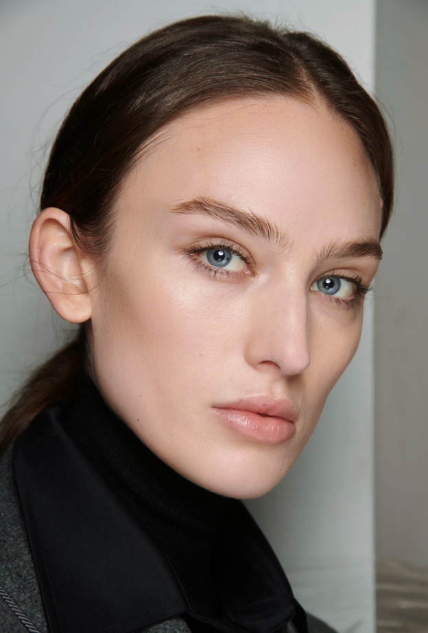 تجميل الوجه بالخيوط الجراحية لوجه مشدود ونضر