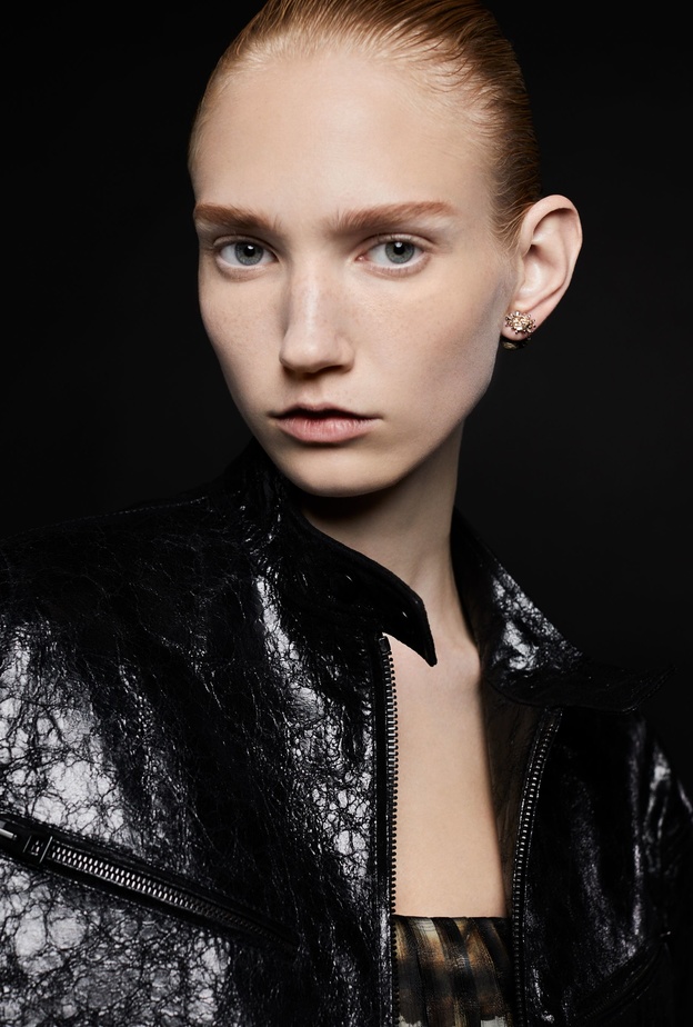 كواليس عرض ديور Dior لربيع وصيف 2024 في باريس ومستحضرات جمالية تبرز جاذبية جمالك